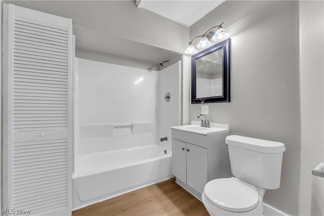 Building Photo - 1345 W 61st St