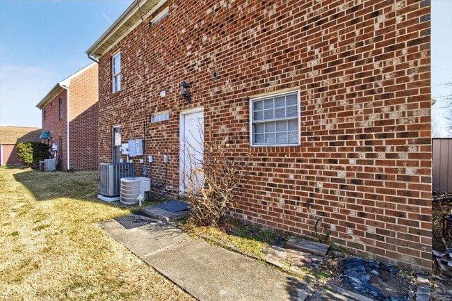 Building Photo - 1606 Parks Ave