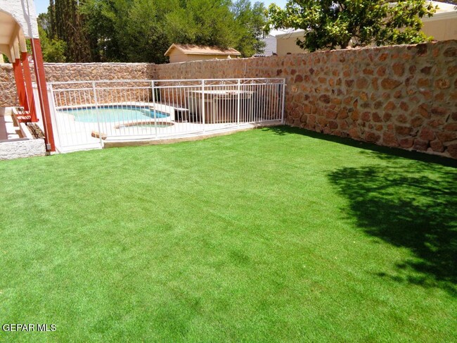 Building Photo - 2120 Greenlee Dr