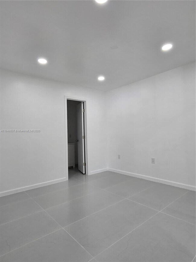 Building Photo - 17314 SW 142nd Pl
