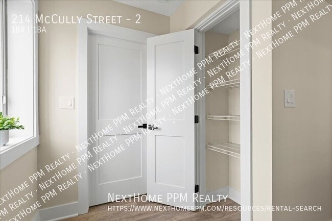 Building Photo - 214 McCully St