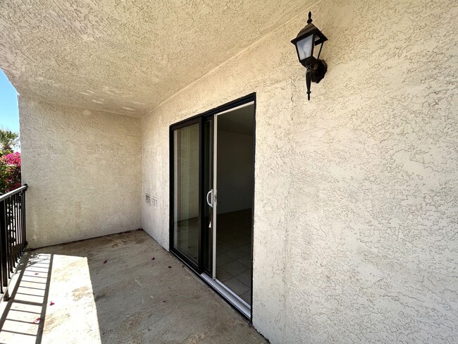 Building Photo - AVAILABLE NOW!! 2 Bedroom 2 Bath Apartment...