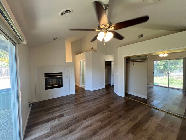 Building Photo - 4-bedroom single story home in Turlock!