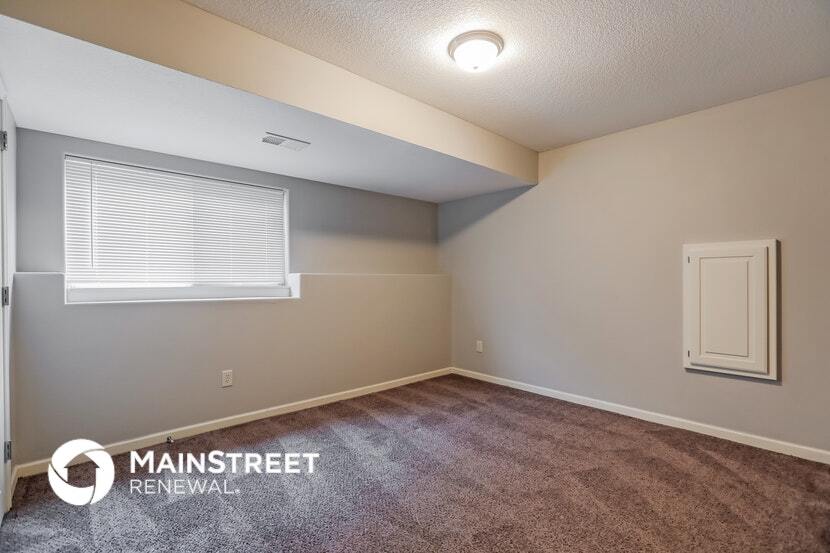 Building Photo - 211 NE Kim Ct