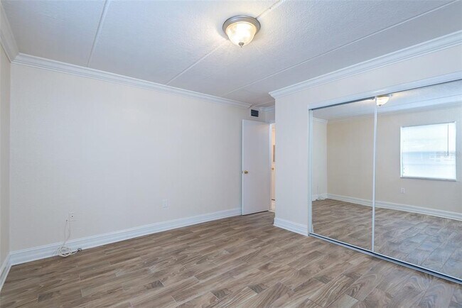 Building Photo - 5221 Bayshore Blvd