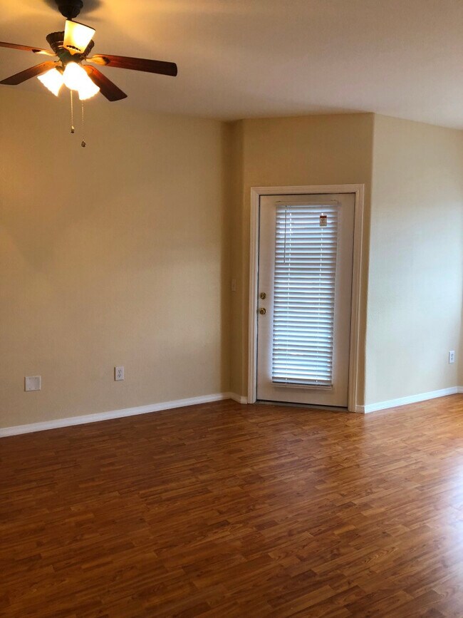 Building Photo - 833 Aspen Peak Loop