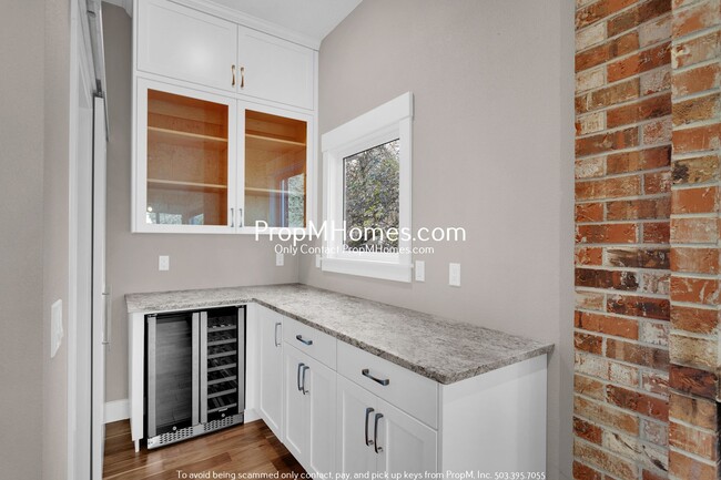 Building Photo - Newly Renovated 5 Bedroom Stunner in West ...