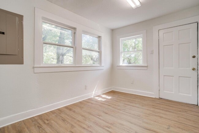 Building Photo - Large Newly Remodeled Home in Historic Fai...