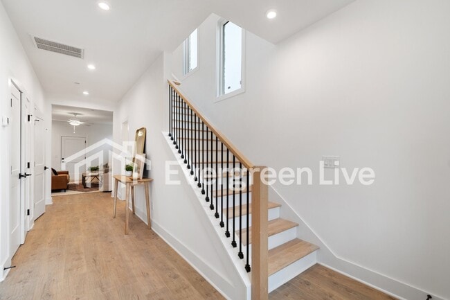 Building Photo - 129 Leggo Ave