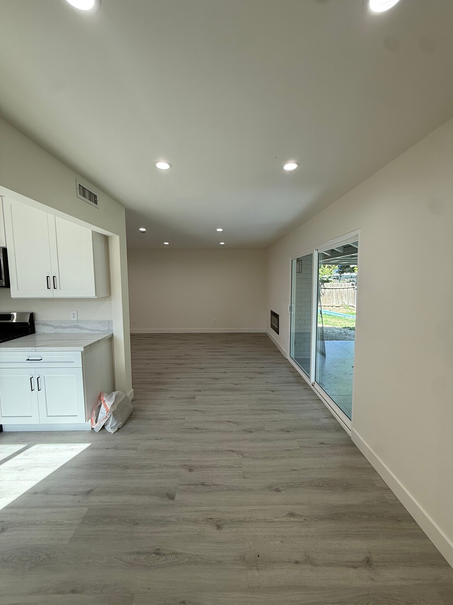 Building Photo - 6650 Sale Ave