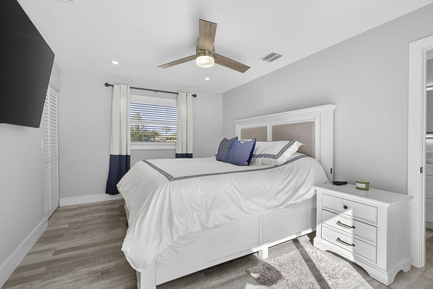 Building Photo - 2388 S Wallen Dr