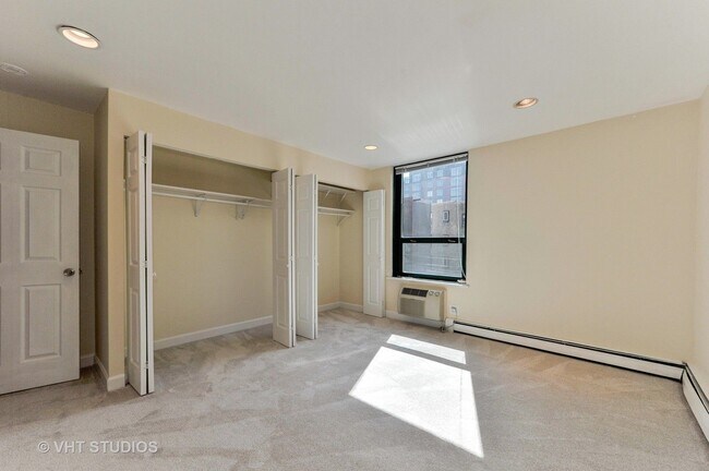 Building Photo - Spacious 2 Bed 2 Bath, East Lakeview