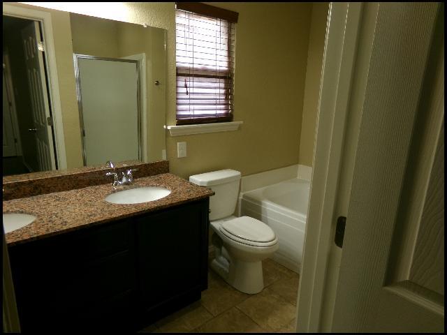 Building Photo - 9112 Pleasant Valley Dr