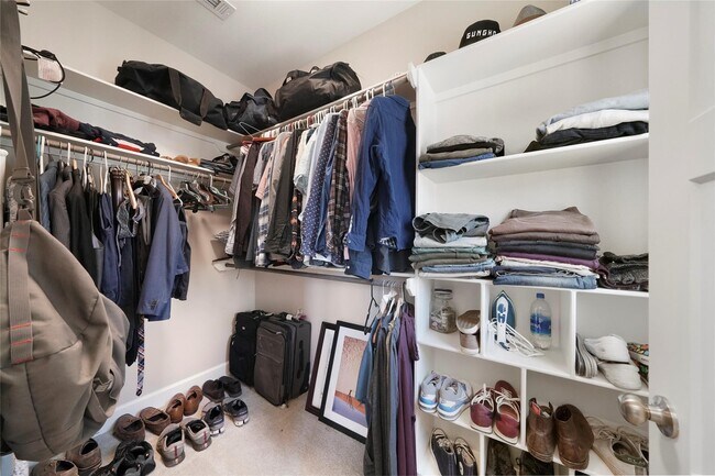 Building Photo - 5905 Petty St