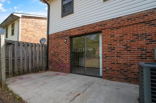 Patio - Fairmeadow Townhomes