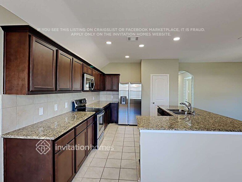 Building Photo - 539 Clearlake Dr