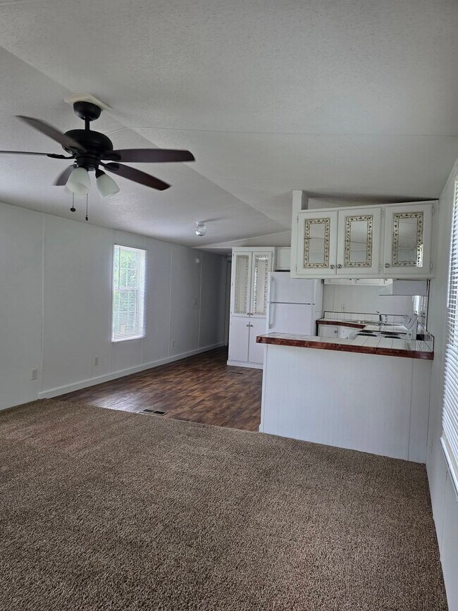Building Photo - Ready to Move in