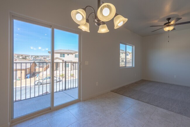 Building Photo - Comfortable Townhome Living with Pool Access