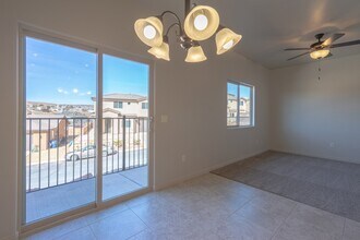 Building Photo - 3 Bedroom Townhome in Prime Washington Com...