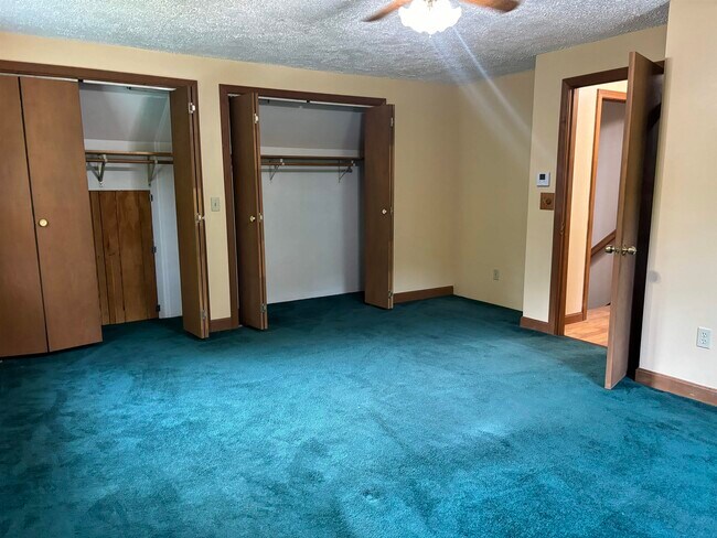 Building Photo - 147 Mansion Rd