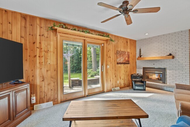 Building Photo - 1889 Paddock Pl