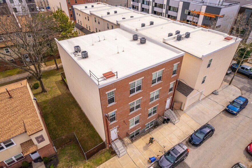 Building Photo - 1405 N Sydenham St