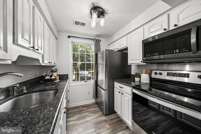 Building Photo - 8607 Kenosha Ct