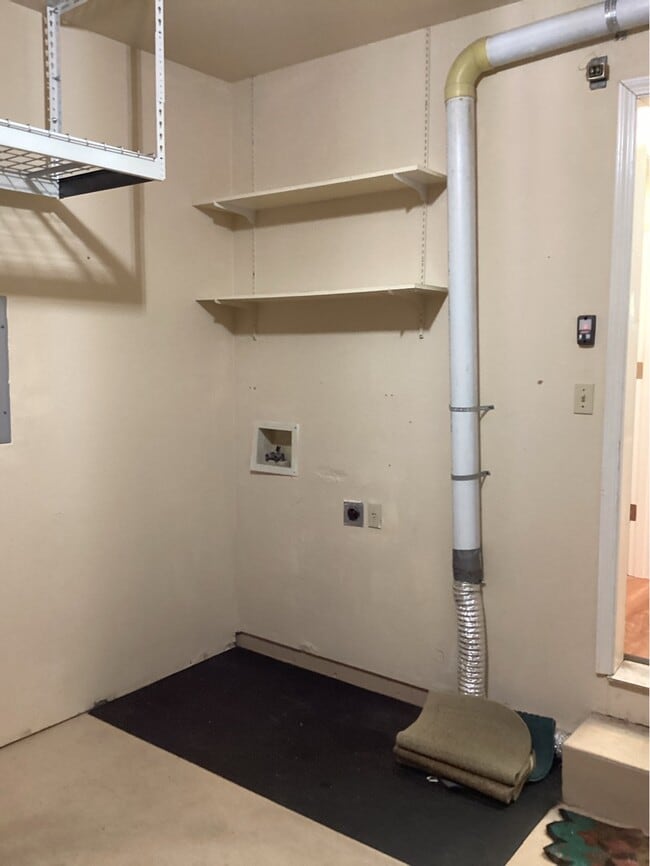 Building Photo - 66 NW 33rd Pl