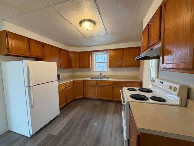 Building Photo - 80 Central St