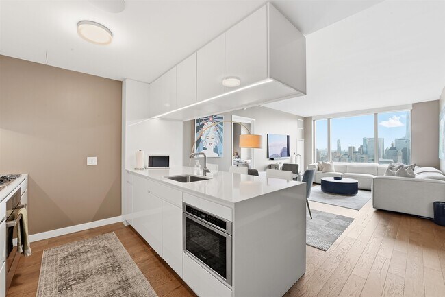 Building Photo - 99 Hudson St