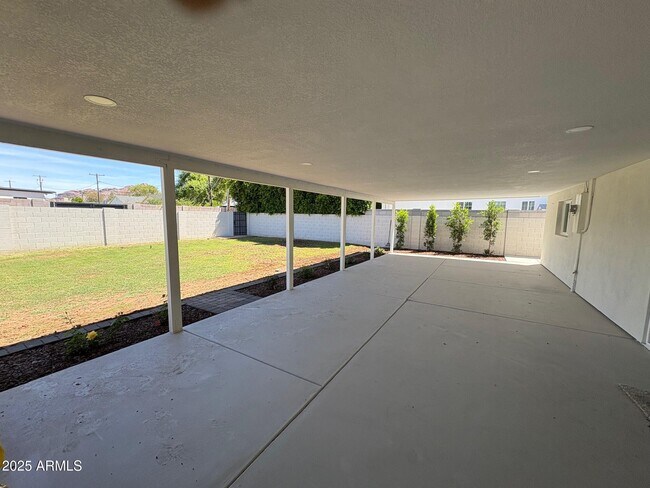 Building Photo - 4402 E Mitchell Dr