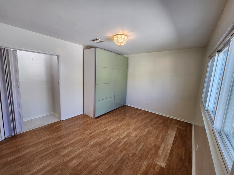 Building Photo - 10449 Cantara St