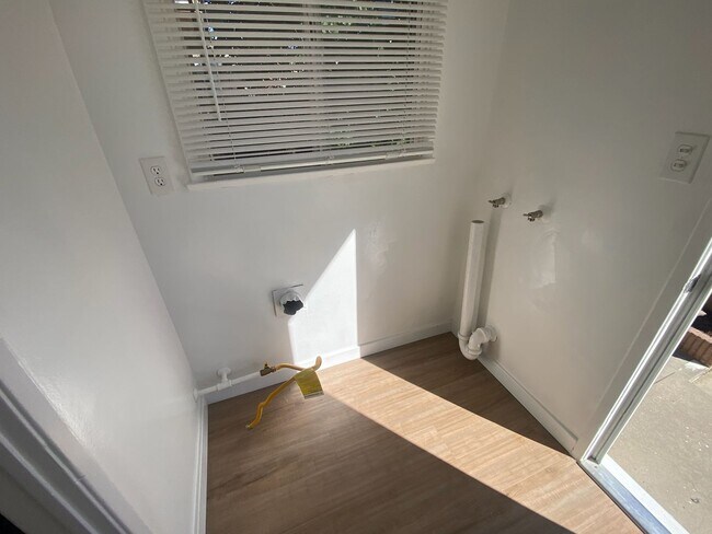 Building Photo - Three bedroom home in Lakewood now available!