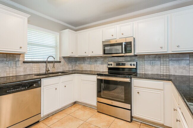 Building Photo - 316 Winnipeg Dr