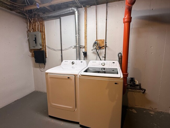 Building Photo - Townhome in Aston, PA
