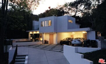 Building Photo - 2690 Zorada Dr