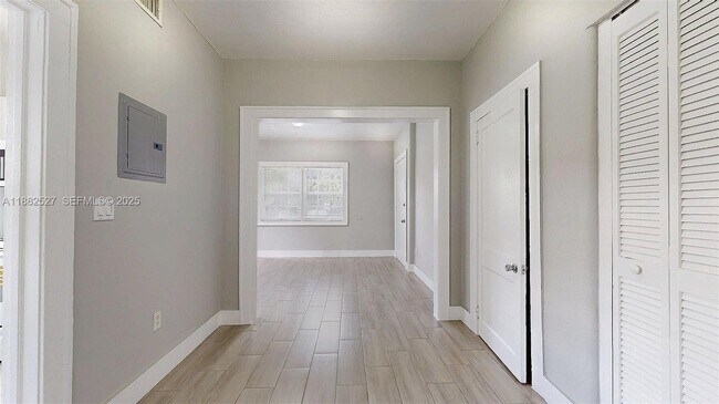 Building Photo - 433 NW 25th Ave