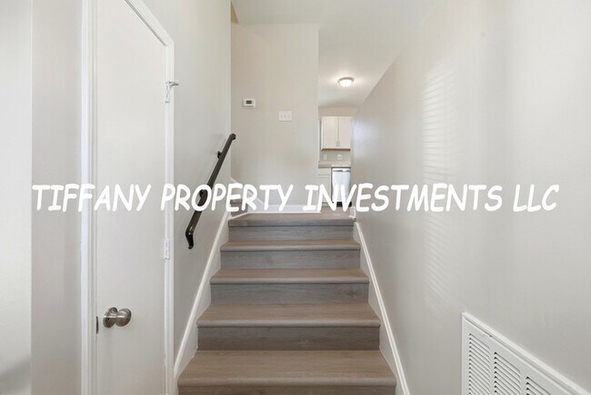 Building Photo - 1601 Carfax Dr