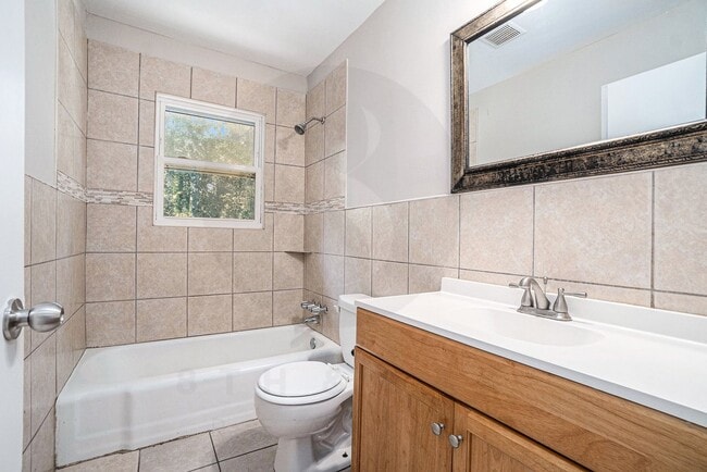 Building Photo - Charming 3BR/1BA Ranch Home with Open Layo...