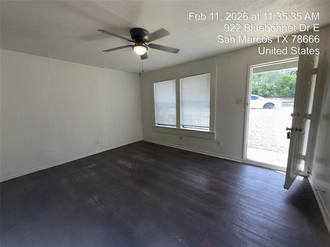 Building Photo - 920-922-922 Bluebonnet Dr E