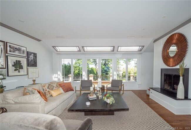 Building Photo - 10 Bluewater Hill S