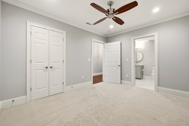 Building Photo - 6600 Seminary Woods Pl