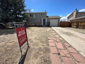 Building Photo - 3 BEDROOM, 2 BATHROOM SINGLE FAMILY HOME LOCATED CLOSE TO PETERSON AFB, SCHRIEVER AFB & FORT CARS...