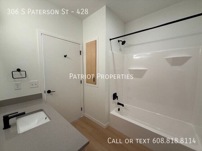 Building Photo - 306 S Paterson St