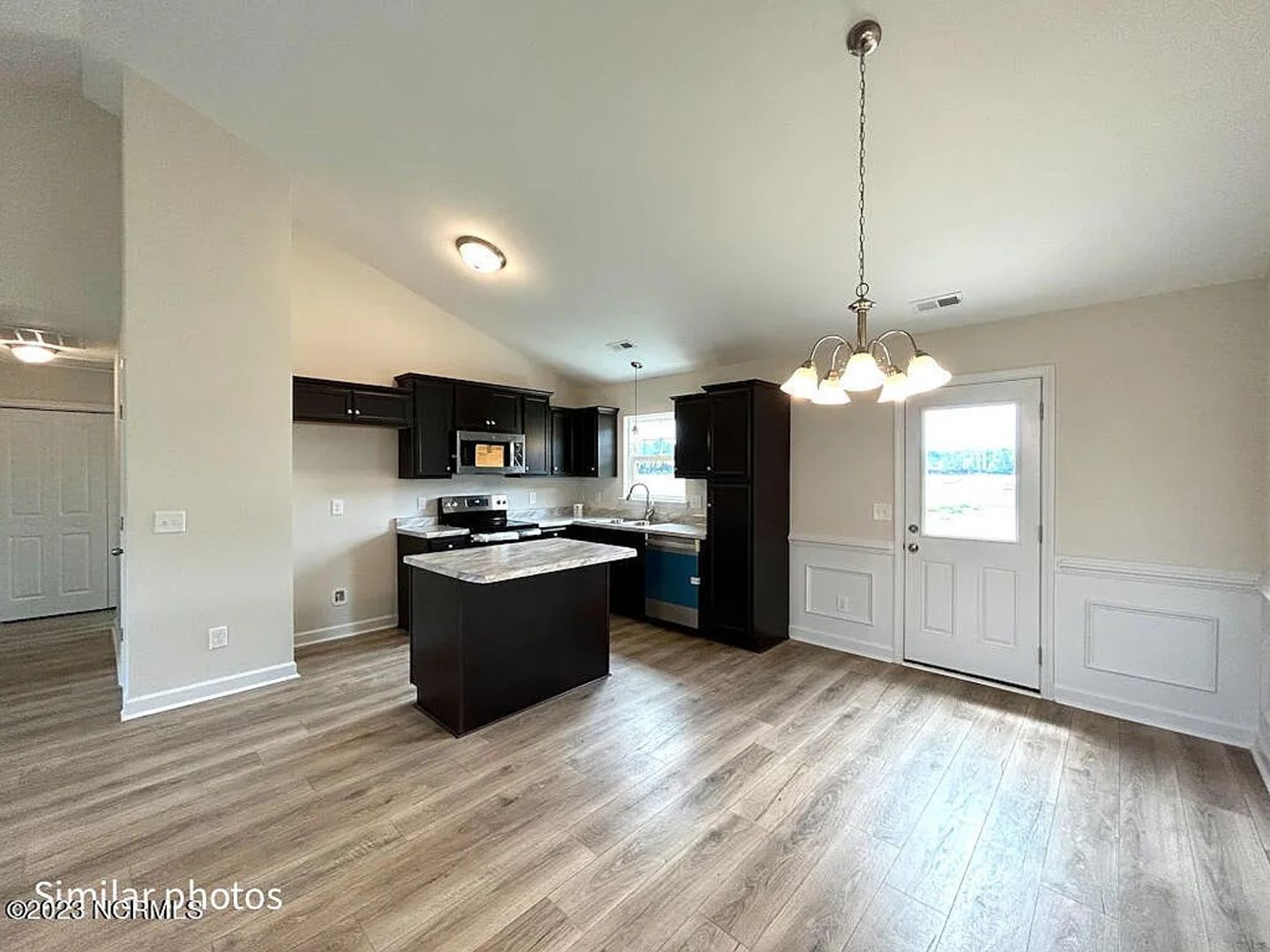 Building Photo - 707 Alpha Ct