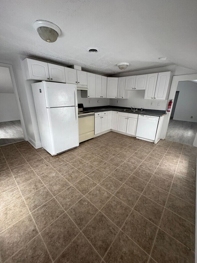 Building Photo - 108 N Hamilton St