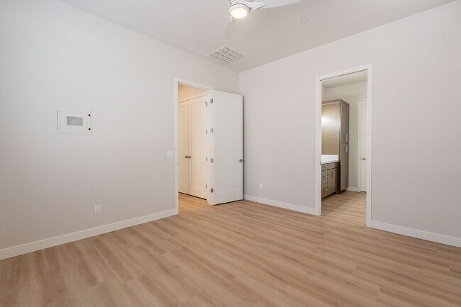 Building Photo - Downtown Cave Creek Patio Homes!