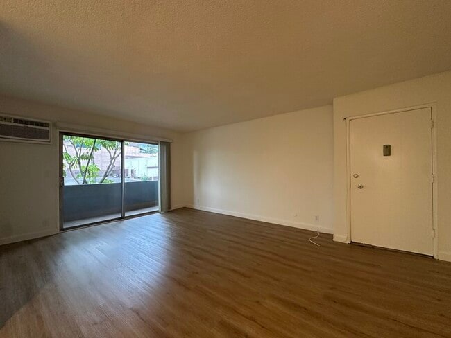 Building Photo - 1432 N Fairfax Ave