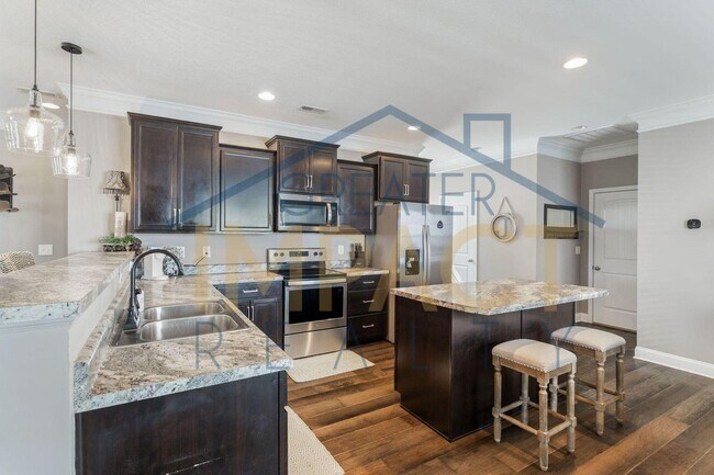 Building Photo - 129 Hackberry St