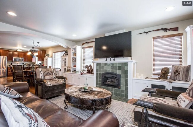 Building Photo - Beautiful Fully Furnished 4 Bed 3 Bath Home